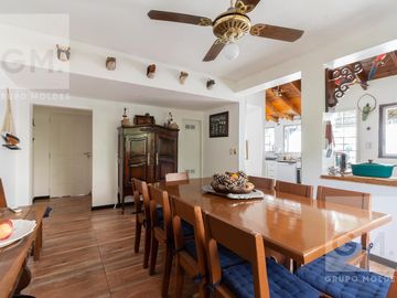 Impecable casa en venta en Mendoza y Melián!