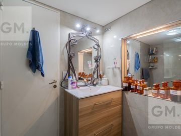 Impecable casa en venta en Mendoza y Melián!