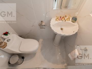 Impecable casa en venta en Mendoza y Melián!