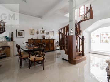 Impecable casa en venta en Mendoza y Melián!