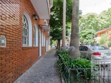 Impecable casa en venta en Mendoza y Melián!