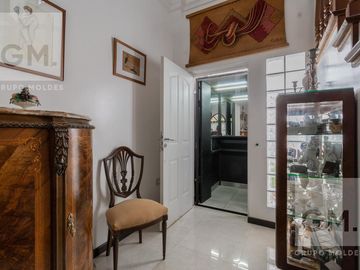 Impecable casa en venta en Mendoza y Melián!