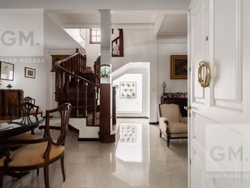 Impecable casa en venta en Mendoza y Melián!