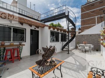 Impecable casa en venta en Mendoza y Melián!