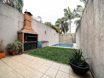 Duplex 4 ambientes con parque, pileta y cochera en Villa Devoto