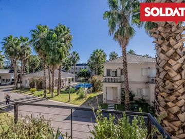 Dúplex en venta con jardín en Palmas del Sol - Buen acceso - apto crédito - con jardín