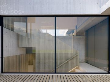 Exclusiva casa en venta, al lago en el Barrio Muelles de Puertos.