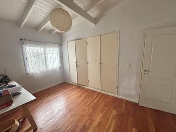 Apto Crédito!! Casa en VENTA en Tigre de 4 ambientes con COCHERA y PARRILLA
