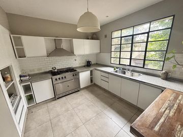 Apto Crédito!! Casa en VENTA en Tigre de 4 ambientes con COCHERA y PARRILLA