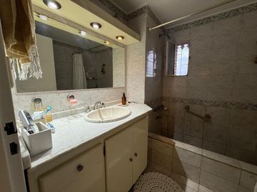 PH 3 AMBIENTES VENTA EN Los patos esq Av. Rosales  (REMEDIOS DE ESCALADA)