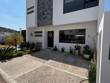 VENTA HERMOSA CASA EN FRACC. AMBAR, CORREGIDORA, QUERETARO