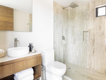 CASA EN VENTA EN TULUM 3 HABITACIONES CON GYM, ALBERCA PRIVADA