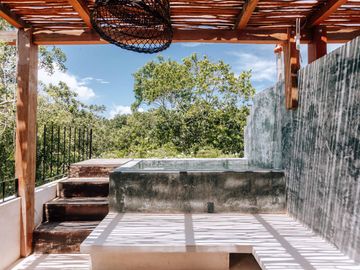 EN VENTA VILLA DE 2 HABITACIONES EN TULUM ALBERCA A 10 MINUTOS DEL MAR ROI UBICACION Y PRECIO