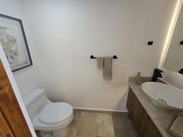 Casa en Venta en Arbolada en Cancún, 3 Recámaras, Seguridad y Plusvalía
