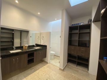 Townhouse en venta dentro de privada en Santa Gertrudis Copo