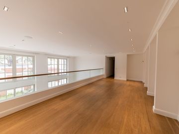 DEPARTAMENTO COMO CASA EN VENTA DE ESTRENO CON JARDÍN Y PARQUE EN SAN ISIDRO