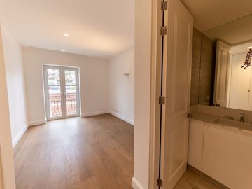 DEPARTAMENTO COMO CASA EN VENTA DE ESTRENO CON JARDÍN Y PARQUE EN SAN ISIDRO