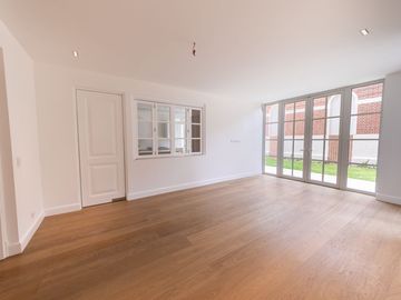 DEPARTAMENTO COMO CASA EN VENTA DE ESTRENO CON JARDÍN Y PARQUE EN SAN ISIDRO
