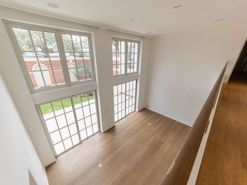 DEPARTAMENTO COMO CASA EN VENTA DE ESTRENO CON JARDÍN Y PARQUE EN SAN ISIDRO