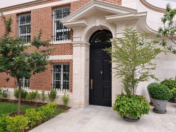 DEPARTAMENTO COMO CASA EN VENTA DE ESTRENO CON JARDÍN Y PARQUE EN SAN ISIDRO