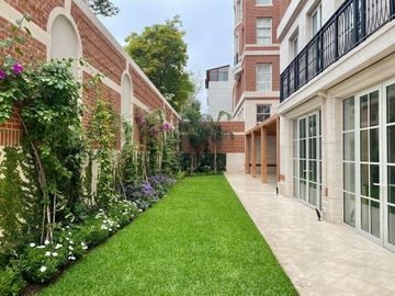 DEPARTAMENTO COMO CASA EN VENTA DE ESTRENO CON JARDÍN Y PARQUE EN SAN ISIDRO