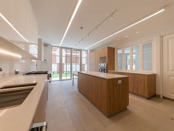 DEPARTAMENTO COMO CASA EN VENTA DE ESTRENO CON JARDÍN Y PARQUE EN SAN ISIDRO