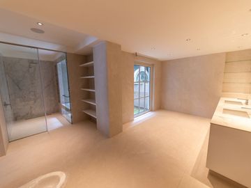 DEPARTAMENTO COMO CASA EN VENTA DE ESTRENO CON JARDÍN Y PARQUE EN SAN ISIDRO
