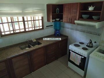 V184. MAYU SUMAJ. CASA 3 DORM. (1 EN SUITE) B° CERRADO C/ PILETA Y QUINCHO.
