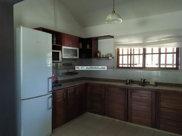 V184. MAYU SUMAJ. CASA 3 DORM. (1 EN SUITE) B° CERRADO C/ PILETA Y QUINCHO.