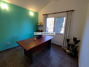 V184. MAYU SUMAJ. CASA 3 DORM. (1 EN SUITE) B° CERRADO C/ PILETA Y QUINCHO.