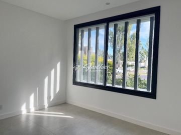 Casa en venta de 3 dormitorios c/ piscina en La Reserva Cardales