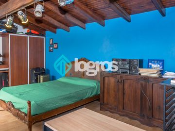 Casa en venta de 3 dormitorios con cochera en Grand Bourg