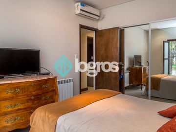 Casa en venta de 3 dormitorios con cochera en Grand Bourg