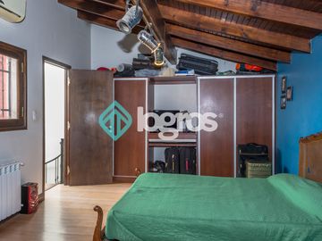 Casa en venta de 3 dormitorios con cochera en Grand Bourg