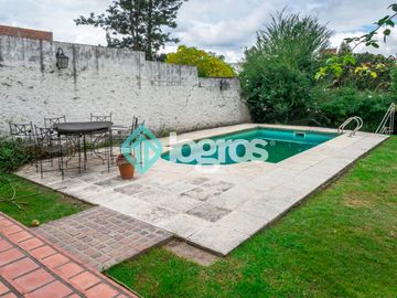 Casa en venta de 3 dormitorios con cochera en Grand Bourg