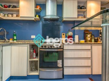 Casa en venta de 3 dormitorios con cochera en Grand Bourg