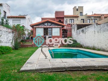Casa en venta de 3 dormitorios con cochera en Grand Bourg