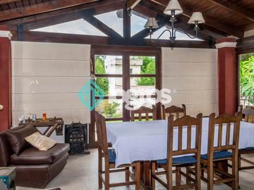 Casa en venta de 3 dormitorios con cochera en Grand Bourg