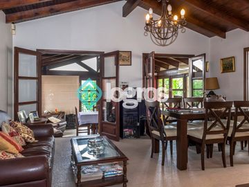 Casa en venta de 3 dormitorios con cochera en Grand Bourg