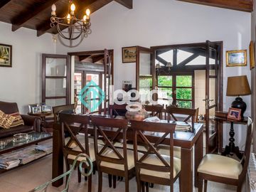 Casa en venta de 3 dormitorios con cochera en Grand Bourg