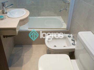 Casa en venta de 3 dormitorios con cochera en Grand Bourg