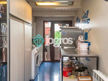 Casa en venta de 3 dormitorios con cochera en Grand Bourg