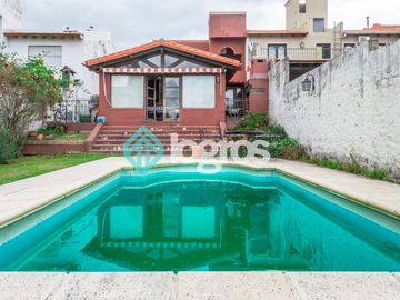 Casa en venta de 3 dormitorios con cochera en Grand Bourg