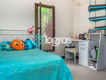 Casa en venta de 3 dormitorios con cochera en Grand Bourg