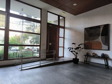 MODERNO, LUMINOSO Y ENCANTADOR DPTO EN EXCELENTE UBICACION