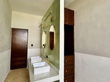 Casa colonial renovada en venta a 5 cuadras del Parque La Plancha