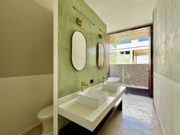 Casa colonial renovada en venta a 5 cuadras del Parque La Plancha