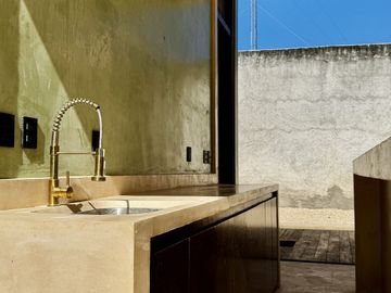 Casa colonial renovada en venta a 5 cuadras del Parque La Plancha