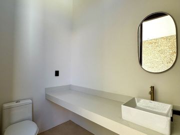Casa colonial renovada en venta a 5 cuadras del Parque La Plancha