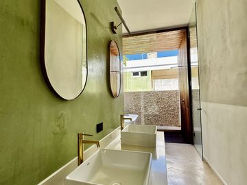 Casa colonial renovada en venta a 5 cuadras del Parque La Plancha
